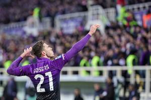 开云体育APP-梅开二度！戈森斯近11场比赛攻入5球，本赛季已打入8球