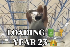 备战第23季训练师晒詹姆斯训练集锦：连续暴扣+后仰跳投